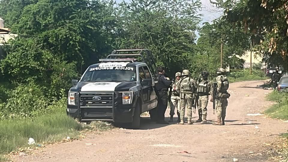 EditorMzt's tweet image. 🚨 ÚLTIMA HORA: Localizan a una persona sin vida por impactos de bala en Haciendas del Valle, Culiacán 🚨
📍 #Culiacán, #Sinaloa | #Noticias #ÚltimaHora