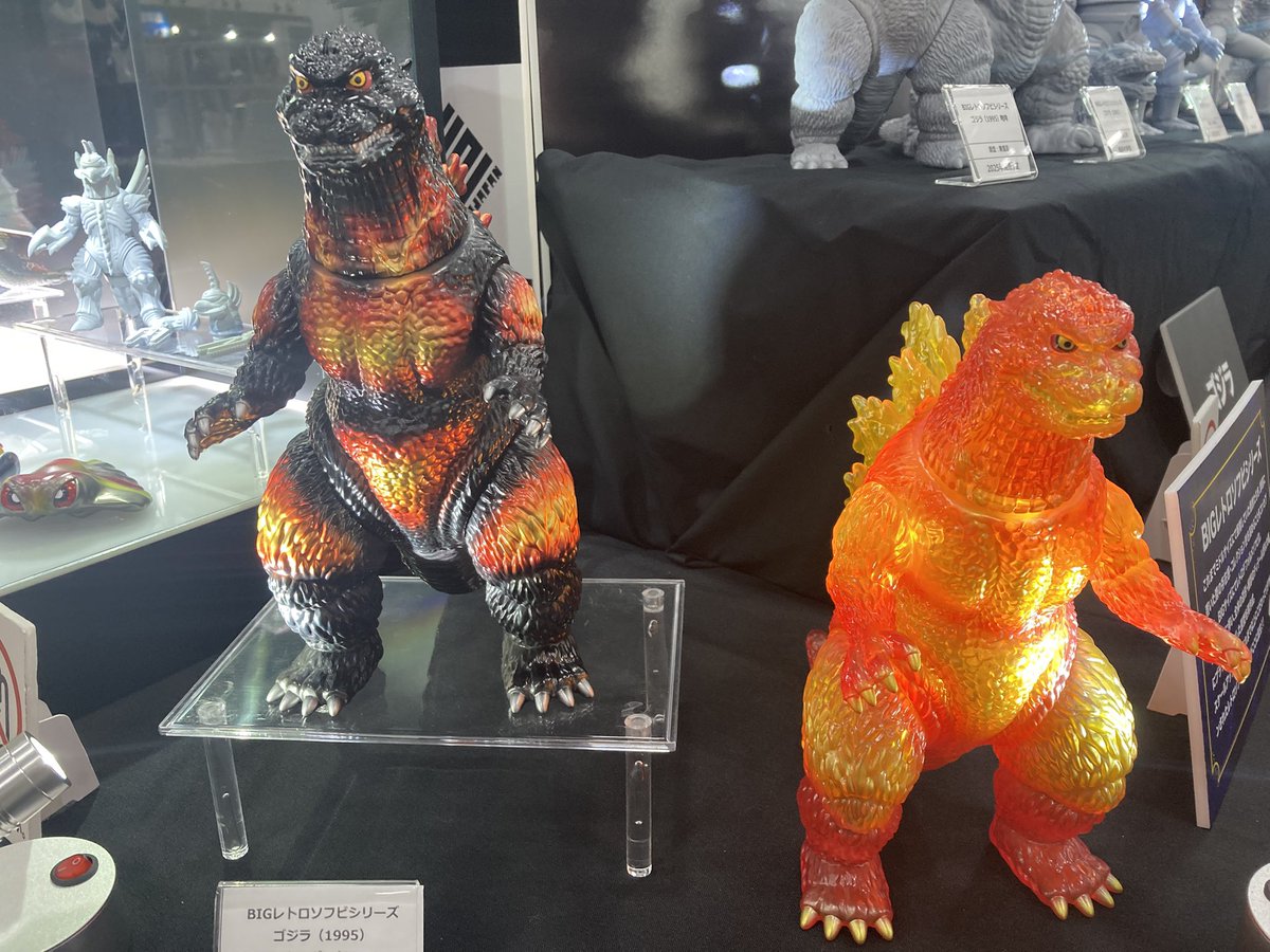 ccp_official_jp's tweet image. 【 #ワンフェス2025夏 】
これまでミドルサイズにて商品展開していたレトロソフビをスケールアップさせた『BIGレトロソフビシリーズ』が新始動!
・ゴジラ(1995)スタンダード
・ゴジラ(1995)バーニングクリア
のソフビサンプルを現在展示しております🔥
2025年発売予定!
#wf2025s #CCPJAPAN