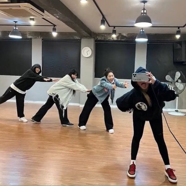 2NE1 will always be OT4. Please don’t separate.