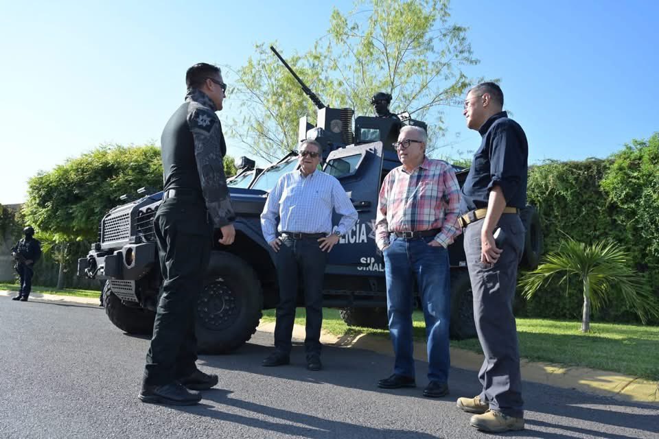EditorMzt's tweet image. 🚨 Gobernador Rubén Rocha Moya encabeza Mesa de Seguridad en Culiacán; supervisa vehículos blindados de la SSPE 🚔
📍 #Culiacán, #Sinaloa | #Noticias #ÚltimaHora