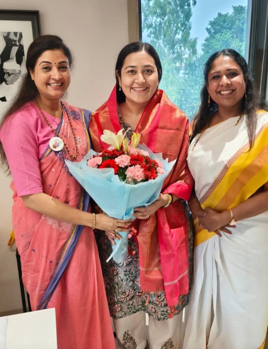 LambaAlka's tweet image. दोनों महिला नेताओं में नेतृत्व की अद्भुत क्षमता है ❤️ एक उत्तर भारत 🇮🇳 से है तो दूसरी दक्षिण भारत 🇮🇳 से😊.
@MahilaCongress