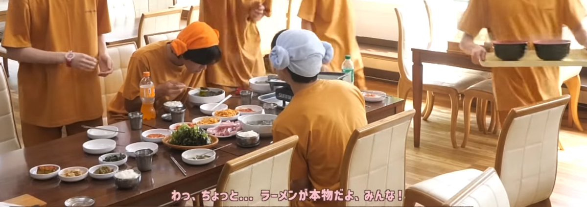 wwwwopp's tweet image. 찜질방 자컨인데 메인은 음식인 듯함
