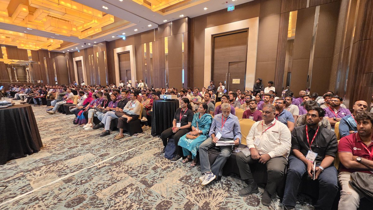 connor_mc_d's tweet image. It's a Sunday and still the room is absolutely stuffed full of people with energy for @Oracle tech here in Chennai @AIOUG @oracleace