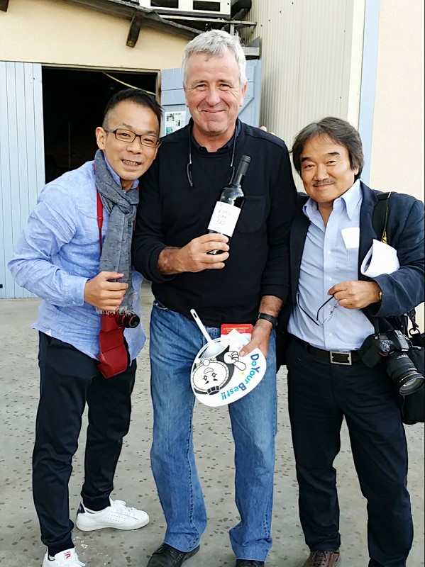 【良質な酸とミネラルの調和！】
今回のご紹介ワインは
#シャトー・プレザンス　という造り手の
#ラユマ
とい白ワイン。
果実味に溢れ、上質な酸味があり
凝縮感の高い目の詰まった味わい。
ほのかな苦味が全体を引き締め、
飲み応えも感じられる素晴らしい1本！
この酸味が、暑い時期に最高ですね。