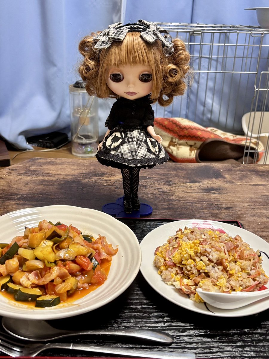scc666jp's tweet image. ランチはカニカマ炒飯。
夏野菜とベーコンのラタトゥイユでーす。