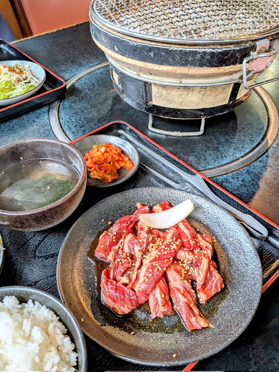 e_i_k_'s tweet image. 夏バテしないように昼から焼肉！
旨い！！