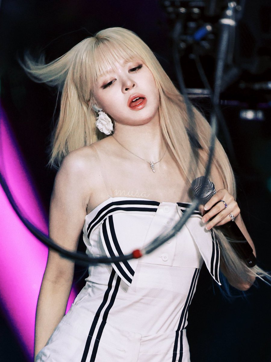 haewonaaahh's tweet image. She has GOT to stop bias wrecking me