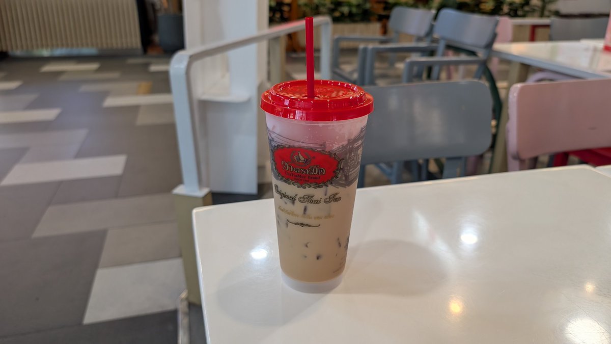 haraajukku's tweet image. タイに行ってたんですが、ショッピングモールが物欲をくじかれるほどデカすぎ、チャトラ厶ーのタイティー美味すぎ、バンコクの渋滞やばすぎ、タッチ決済できるクレカで電車に乗れるの異常に便利すぎ、これさえ覚えておけば大丈夫です!