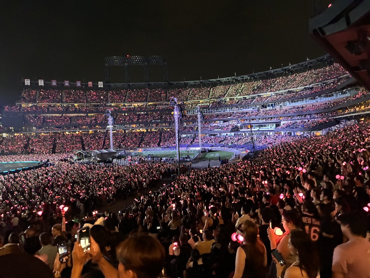 testudo1111's tweet image. i love u Blinks

tmrw we run it back

BLACKPINK in your area 🖤💖