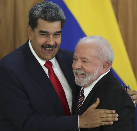 guitodeschini's tweet image. Uma pausa para apreciar o SILÊNCIO ENSURDECEDOR do governo Lula.

Maduro enterrou 77% de taxação no povo brasileiro, 27% a mais que trump, mas não teve NENHUMA campanha pela “soberania” do Brasil.

Conta pra nós, Lula, como é ser traído por seu “cumpanheiro” Maduro?