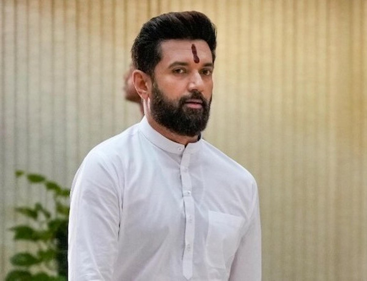 news_sprite's tweet image. तेजस्वी यादव ने एक तीर से दो निशाने किए हैं😃
तेजस्वी यादव ने बिहार में बढ़ रहे अपराध पर कमेंट करते हुए कहा कि
अपराध इतना बढ़ गया है कि अपराधी "विजय" और "सम्राट" हो चुके हैं, उन्होंने आगे कहा कि
चिराग पासवान जो इस पर सवाल उठा रहे हैं वह भी तो सरकार का ही अंग हैं।
तेजस्वी यादव…