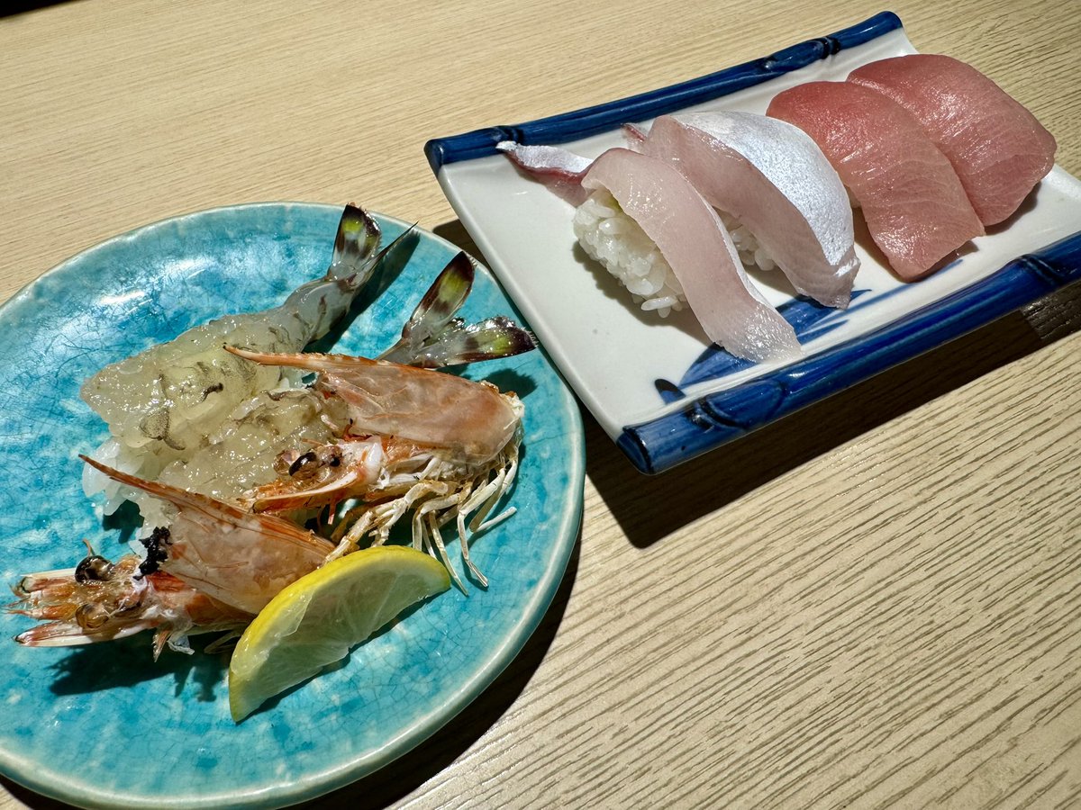 kurobuchi_No4's tweet image. 某アイドル界隈で人気というお寿司屋さん
美味しいしネタ大きくて満足感すごい