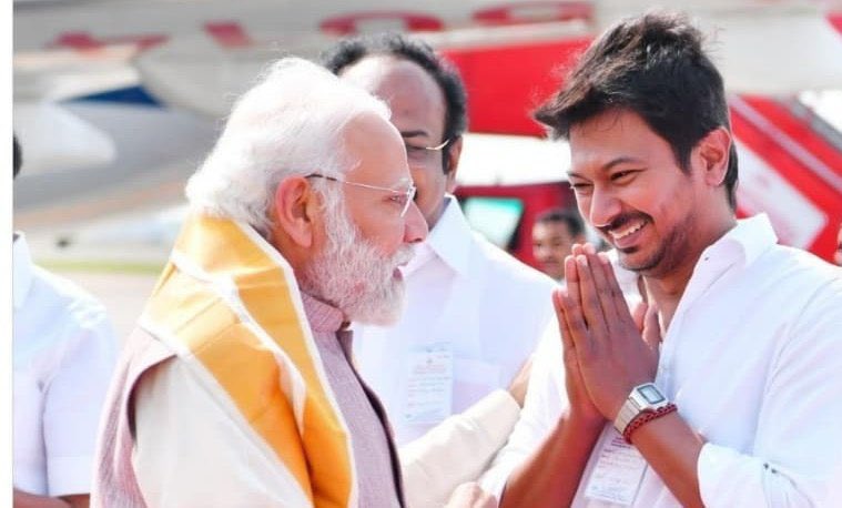 Itz_MariaJ's tweet image. முன்பு ~ #GoBackModi 😎
இப்போ ~ #WelcomeModi 🤡

#DMKSurrendersToBJP #DMKFailsTN 🤡