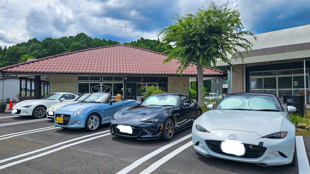 asuparider's tweet image. 滋賀県甲賀市 Enthusiast Cafe 307 で昼食。
カッコいいロードスターが集まってますね。
…俺のロードスターだけ何故か Cute だぞ。