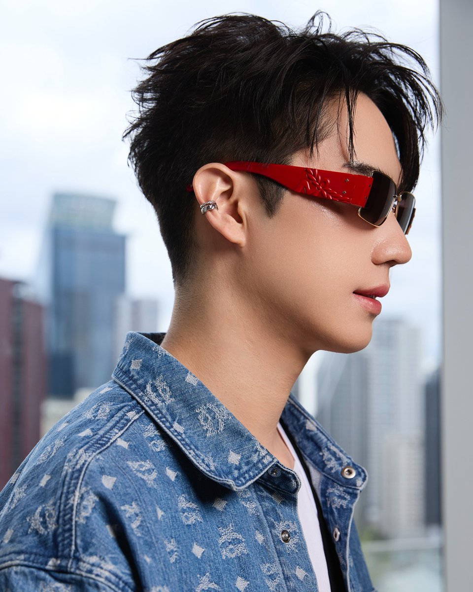 TEeInMyHeart1's tweet photo. FB: Washington Optical Group
โดดเด่นทุกมุมมอง คุณตี๋ ธนพล กับแว่นกันแดด MCM
เต็มไปด��วยความมั่นใจในแบบฉบับ MCM อย่างแท้จริง
#MCMEyeware
#WashingtonOpticalGroup
#ThaiopticalFair2025xTEe
#TEeThanapon #ตี๋ธนพล https://t.co/hIJDJr7qHK