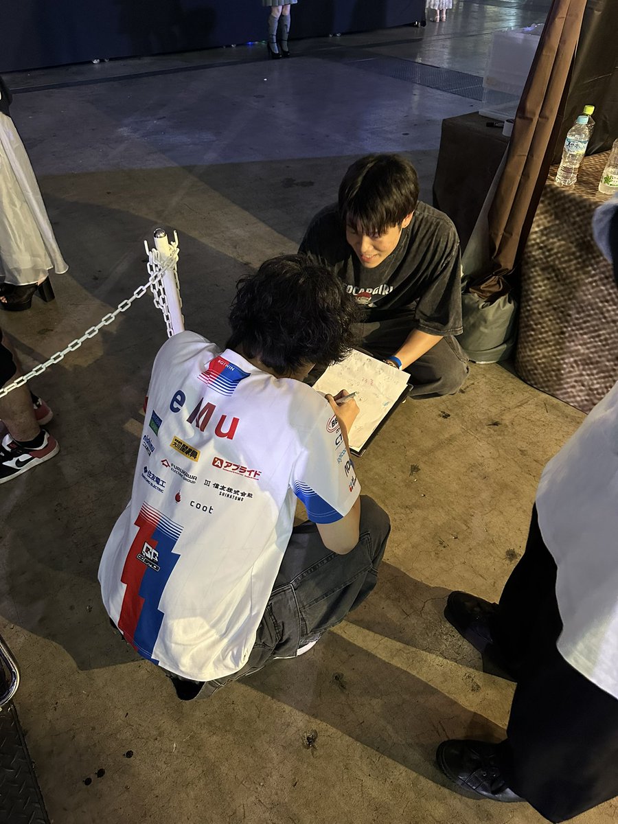qtdig_5's tweet image. Kotami到着🫟

eMuと一緒にサイン考え中✍️