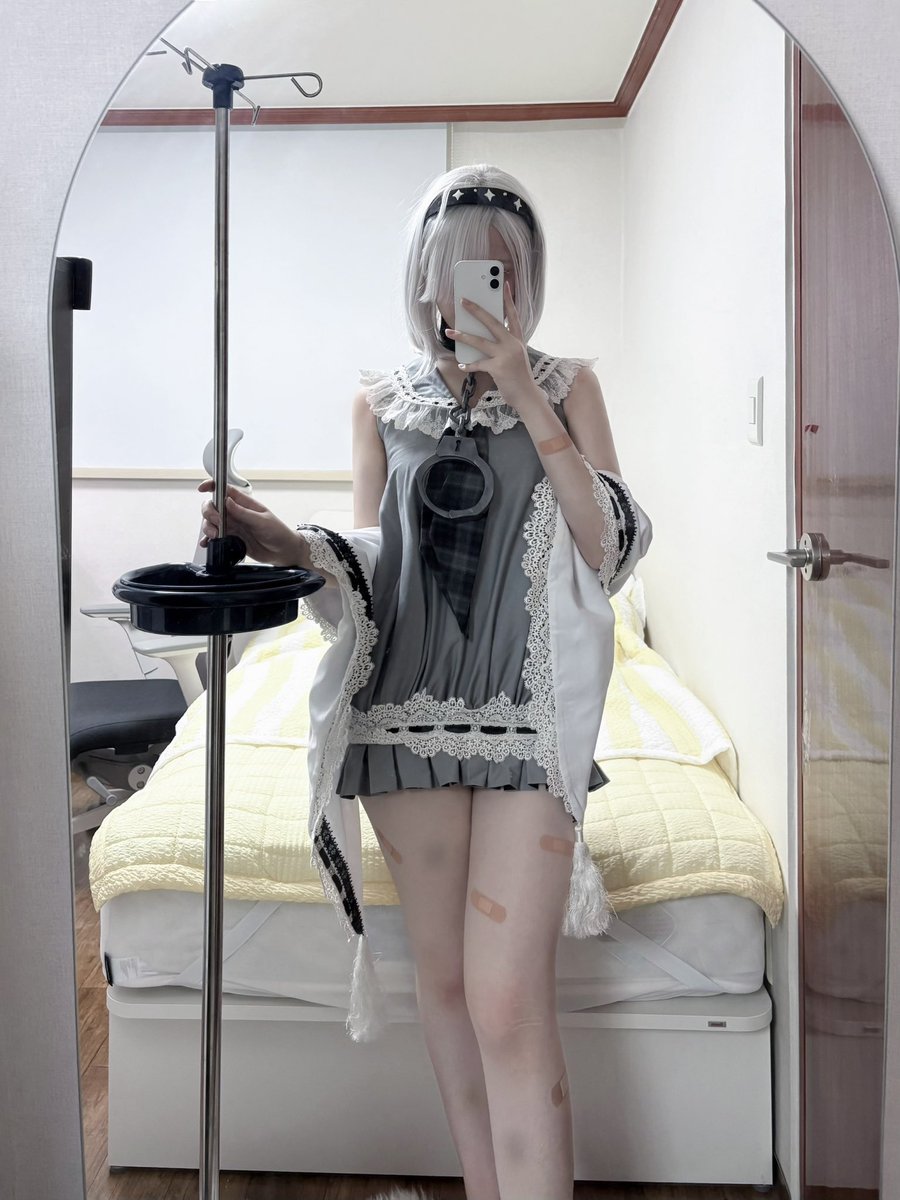 euneeil's tweet image. 나 아파..