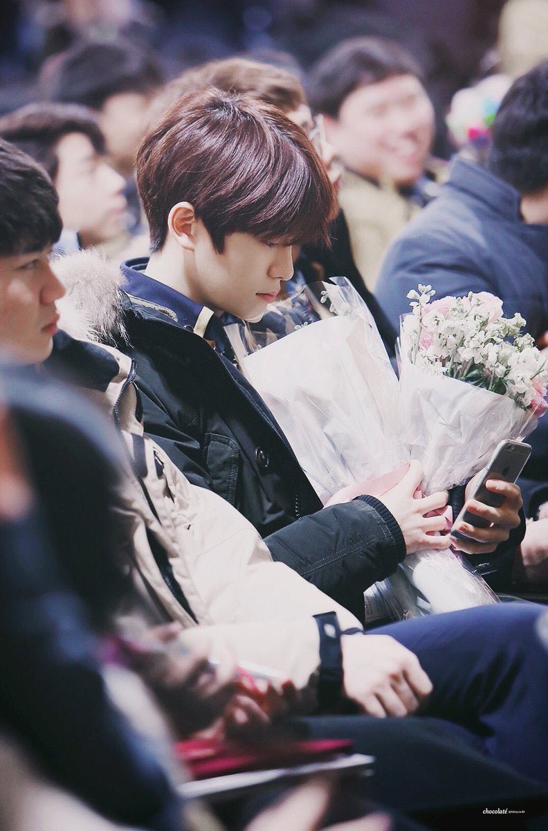 mykittyyuno's tweet image. 기억해복도에서떠들다같이혼나던우리둘....