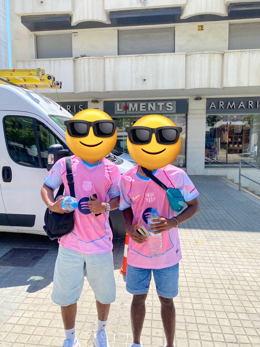 الذين اشتروا هذا الطقم بعدما انتشرت أخبار أنه الطقم الثالث لبرشلونة…

ما إحساسكم الآن بعد التسريب الأخير للطقم المعتمد؟ 😅