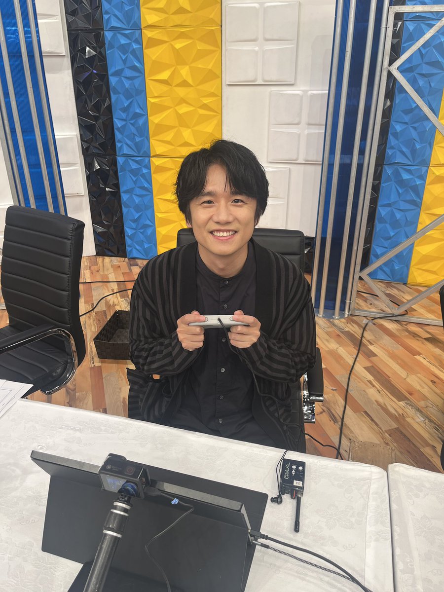 40_10things_tx's tweet image. 出演情報🫧
今夜10時から放送の
#有吉ぃぃeeeee に
#風間俊介 さんが出演します🐻
『視聴者3000人がハマったゲーム、BEST100』企画ということで、
大好きなゲームを熱く語りました🎮🔥
ぜひご覧ください👀
前回出演時と同じ構図で撮ったので、
見比べてみてください😆
#ドラマ40までに #テレ東