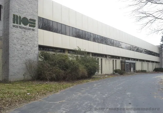 MuseumCommodore's tweet image. Commodore: Strength through Adversity

In 1975, Texas Instruments, a leading supplier of calculator chips, cut off wholesale supply to focus on its own products, nearly bankrupting Commodore. Facing this crisis, Commodore didn&apos;t fold—instead, it acquired MOS Technology in 1976,…