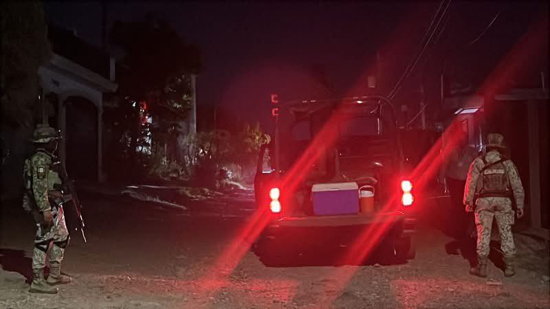 EditorMzt's tweet image. 🚨 Ejecutan a balazos a un hombre dentro de su domicilio en la colonia Adolfo López Mateos, Culiacán
📍 #Culiacán, #Sinaloa | #ÚltimaHora #Noticias