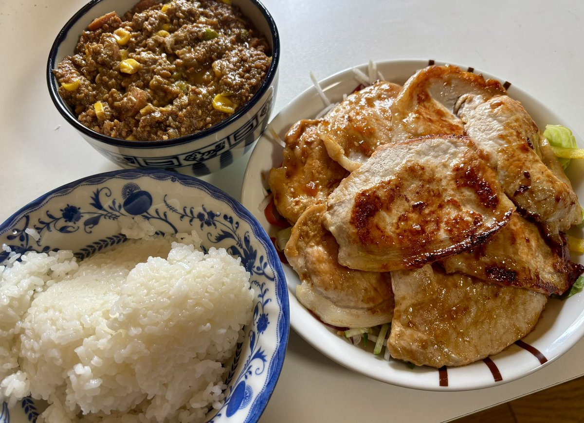 NovanovaDokkan's tweet image. 作り過ぎたカレーを実家に持って行ったら逆に食べ過ぎた…