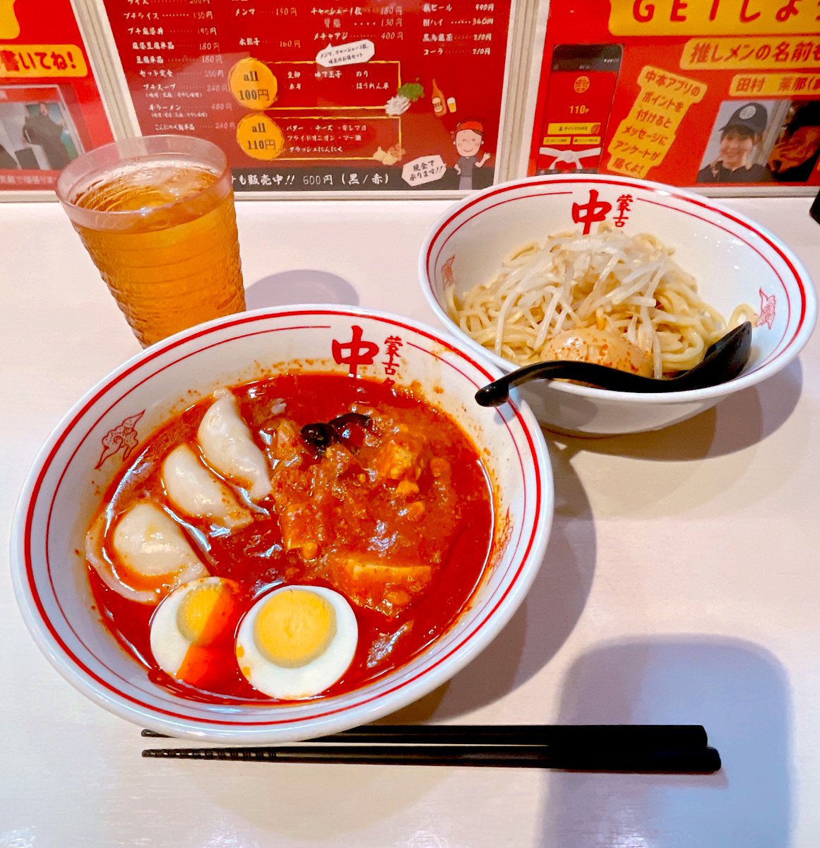 sky_hima26's tweet image. 日曜こんにちは🌻♪¨̮⑅

今日の #ランチ は
『#蒙古タンメン中本』さんの
🎐冷やし五目蒙古タンメン🍜🌶️
北極味玉＆水餃子𝒕𝒐𝒑𝒑𝒊𝒏𝒈✮⋆*
安定の美味しさ👍 ˎˊ-

#デザート は #秋葉原 にある
『🍯みつば養蜂あきばちさん🐝』
🌹バラの形のはちみつソフトクリーム🍦
これ大好きリピ確⋆⸜💛⸝‍⋆