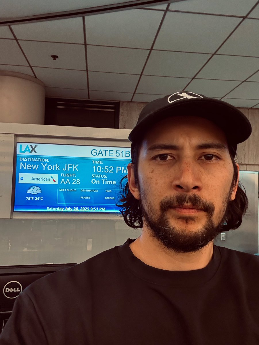alexanderchard's tweet image. Here we go. ✈️🎥🗽