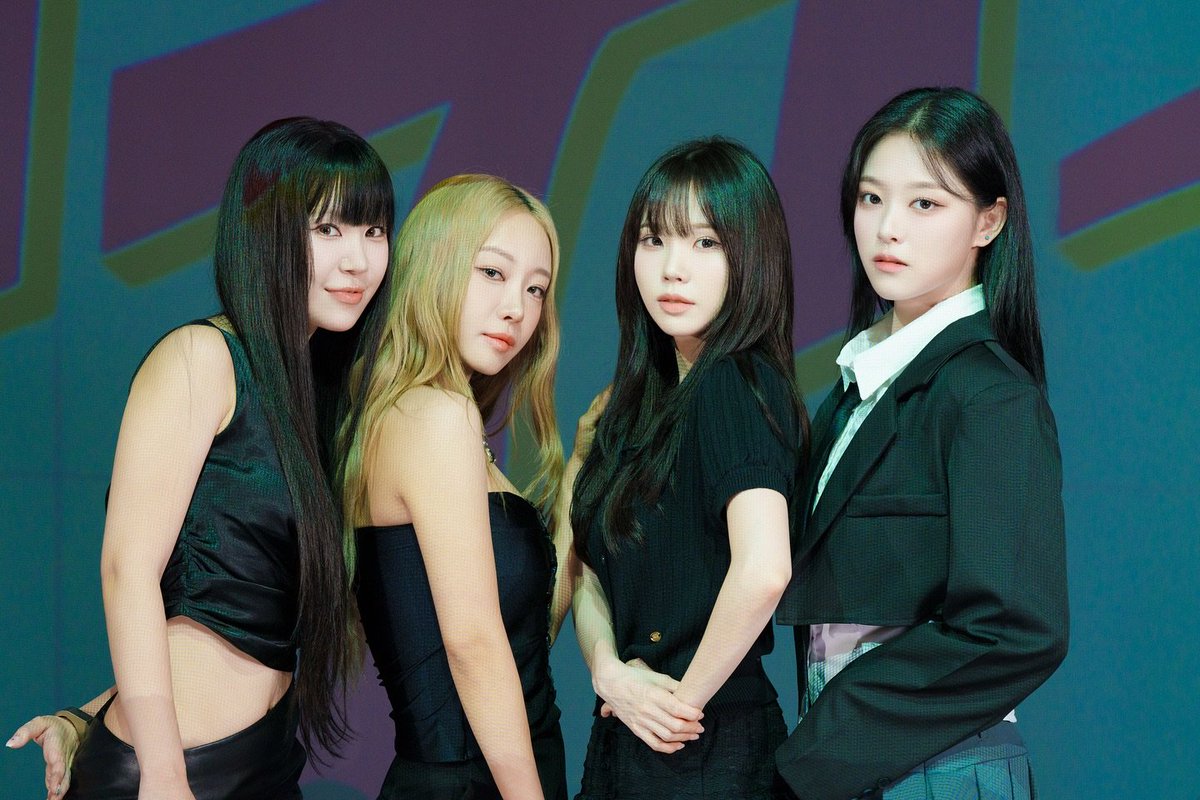 loonapubli's tweet image. O grupo formado no programa "Another Day Of Debut Training" se chamará TODAYA (투데이야).
Elas também anunciaram que o nome do fandom será Oneuli.
#HyunJin #TODAYA