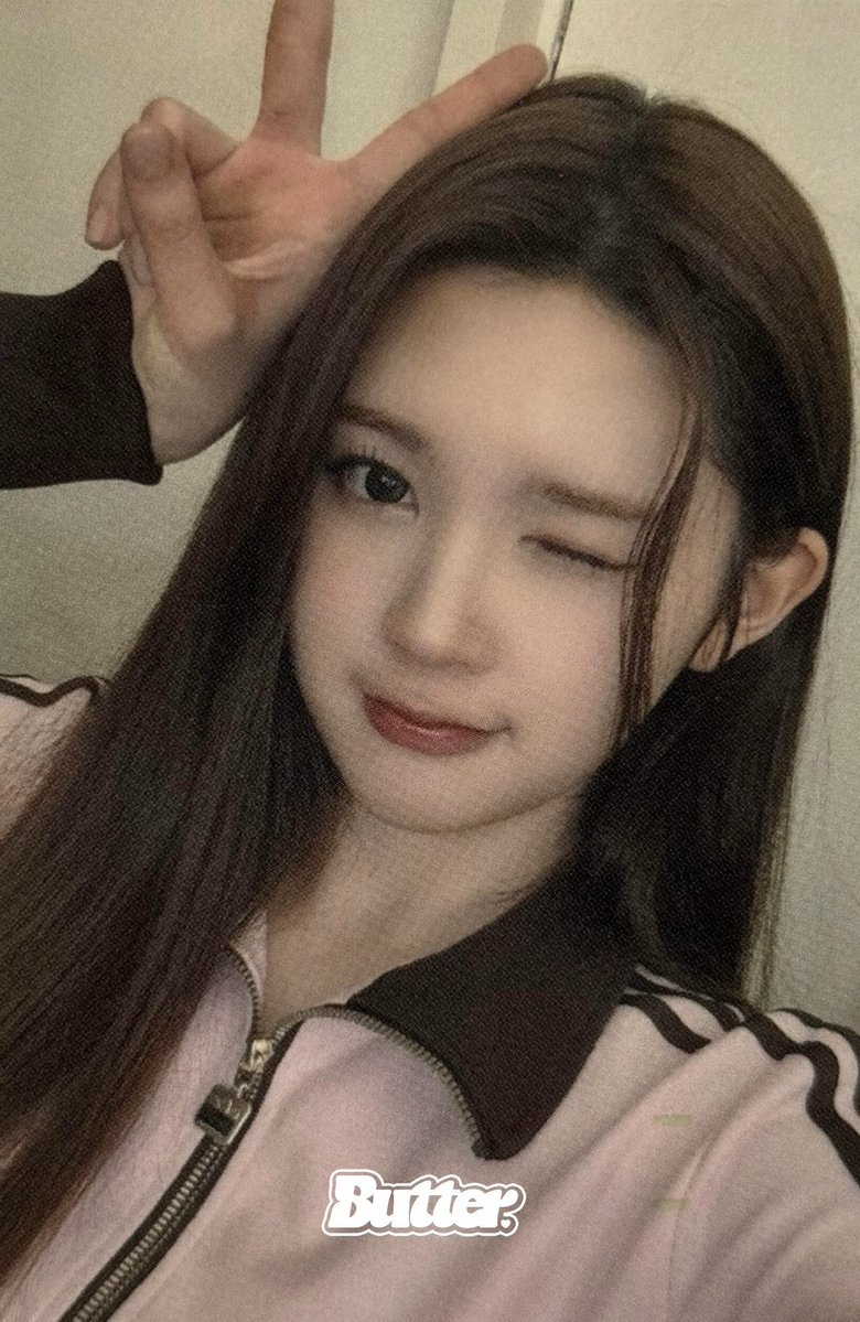 ibutteruuu's tweet image. 달달한 얼굴로 달달 멘트 날리는 거 봐
한국이랑 중국 시차가 1시간이라
25시간 동안 사랑한대....... 울먹울먹
