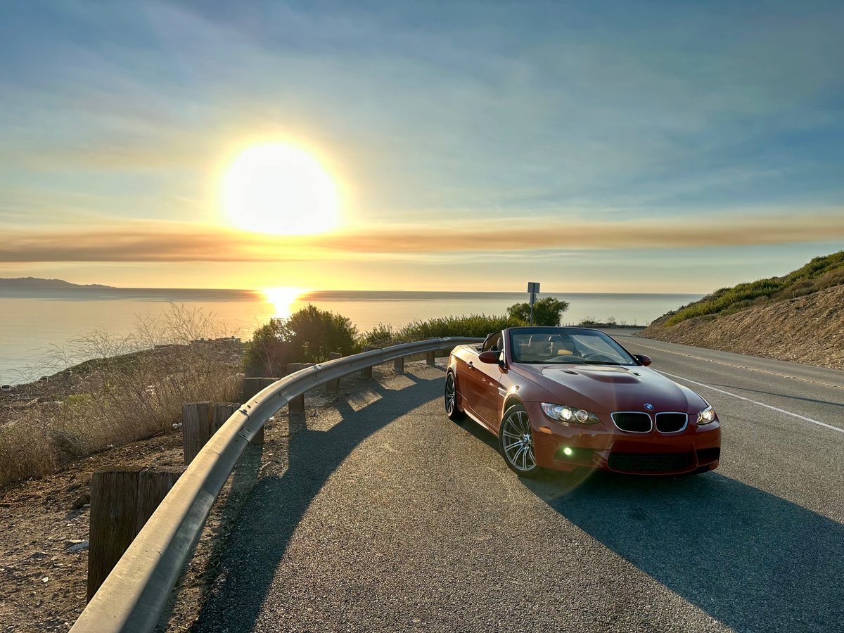 iHATEchris2's tweet image. Full carbon fiber plenum + intake &amp;amp; lid. Corsa catback exhaust. Southern California sunsets and a high-revving V8…drives like a dream in the canyons…but bad car because convertible. 

Ok. 👍🏽