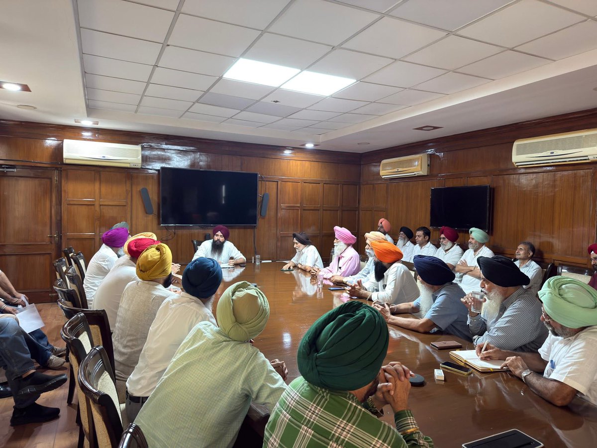 kang_malvinder's tweet image. ਅੱਜ ਲੋਕ ਸਭਾ ਹਲਕਾ ਸ੍ਰੀ ਅਨੰਦਪੁਰ ਸਾਹਿਬ ਦੇ ਵੱਖ-ਵੱਖ ਥਾਵਾਂ ਤੋਂ ਆਏ ਹਲਕਾ ਵਾਸੀਆਂ ਨਾਲ ਮੁਲਾਕਾਤ ਕਰਕੇ ਉਹਨਾਂ ਦੀਆਂ ਸਮੱਸਿਆਵਾਂ ਸੁਣੀਆਂ ਤੇ ਵਿਸ਼ਵਾਸ ਦਿਵਾਇਆ ਕਿ ਉਹਨਾਂ ਦੀਆਂ ਮੁਸ਼ਕਿਲਾਂ ਦਾ ਜਲਦ ਤੋਂ ਜਲਦ ਹੱਲ ਕਰਵਾਇਆ ਜਾਵੇਗਾ।
@AAPPunjab