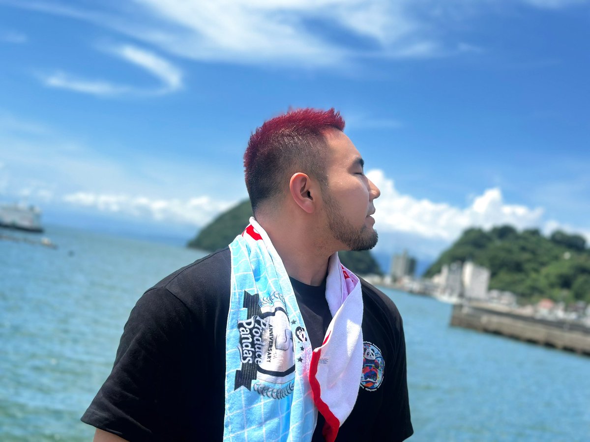 ProPandas_Luu's tweet image. 海を見ると、いつも笑顔になる少年😊