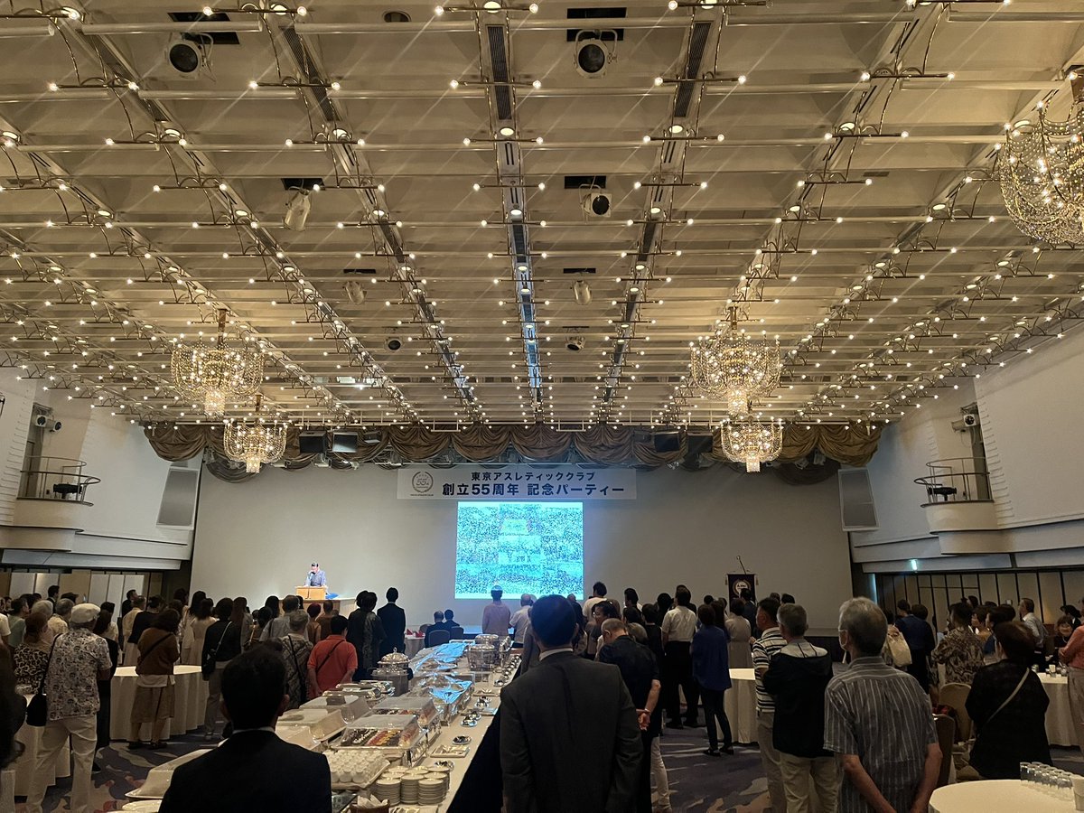 djsanryoku's tweet image. タック設立55周年記念の式典にて、タックの歩みを講談で語らせていただきました。
300名を超える会員のお客様の前で、これまでの歴史をお伝えできたこと、大変光栄でした。
心温まる、素晴らしい宴でございました。

#スポーツクラブ　#タック　#東京アスレティッククラブ  #講談　#京王プラザホテル