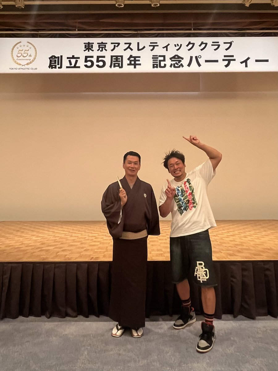 djsanryoku's tweet image. タック設立55周年記念の式典にて、タックの歩みを講談で語らせていただきました。
300名を超える会員のお客様の前で、これまでの歴史をお伝えできたこと、大変光栄でした。
心温まる、素晴らしい宴でございました。

#スポーツクラブ　#タック　#東京アスレティッククラブ  #講談　#京王プラザホテル