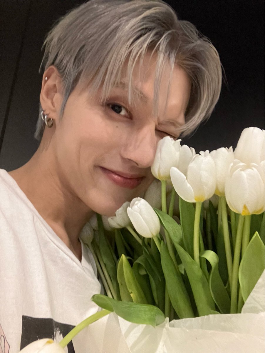 jwysjoy's tweet image. darling boy you make every day brighter and i’ve never been prouder to be a fan of anyone. you are so dearly loved and deserving of only the sweetest words and reminders of that love. #WeLoveYouWooyoung #OurSignWooyoung 🩶🩶🩶