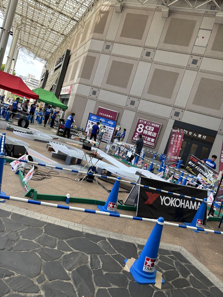 品川着いて出走待ち。暑すぎるよ…
#mini4wd 
#ミニ四駆