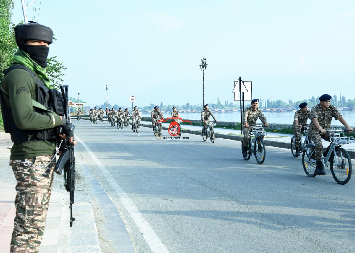DailyExcelsior1's tweet image. #Srinagar : As part of the Khelo India Scheme’s Fit India initiative spearheaded by the Ministry of Youth Affairs and Sports, a Cycle Campaign was organised by Srinagar Sector CRPF from Lal Chowk Clock Tower to SKICC Srinagar today. CRPF officers and personnel participated in the…