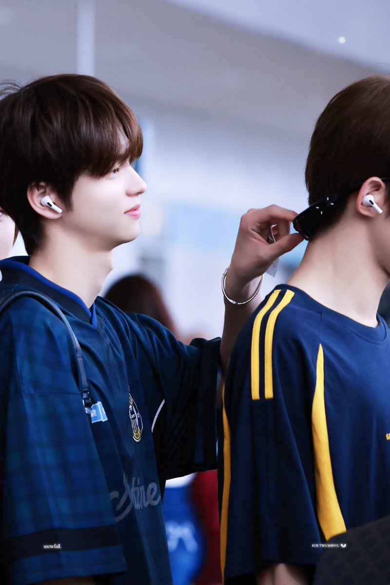 snowfall1107's tweet image. 250727 SDJ
경민이 준 젤리도 지훈이 쓴 선글라스도 다 신난다~
#TWS #투어스 #247WithUs
#SHINYU #신유 #신정환