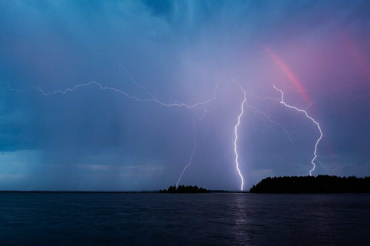 Jariy's tweet image. Toinen ruutu Ruotsin yösetistä. #ukkonen #lightning