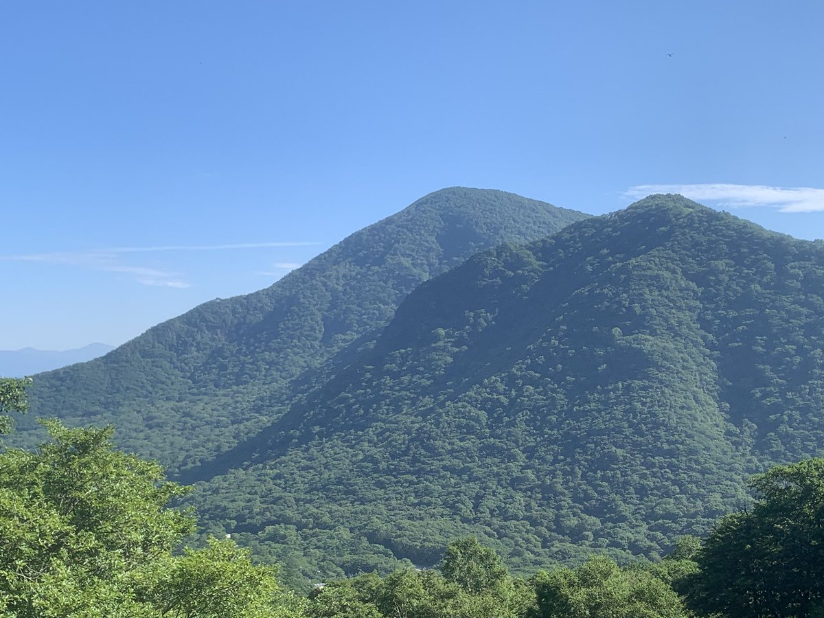 AlleinAdler's tweet image. 2025.7.25 赤城山 黒檜山〜駒ヶ岳
気象予報士・林 真哉さん @nonbiriotenki の観天望気登山withありをさんのガイド🥾
朝は快晴だったのが、どんどん雲が発達していき、夏山の天気の変化を実感🌥️
車道に下山した途端に歩いて来た稜線に雷が鳴りゴールと同時に夕立という奇跡的なタイミングでした👀✨