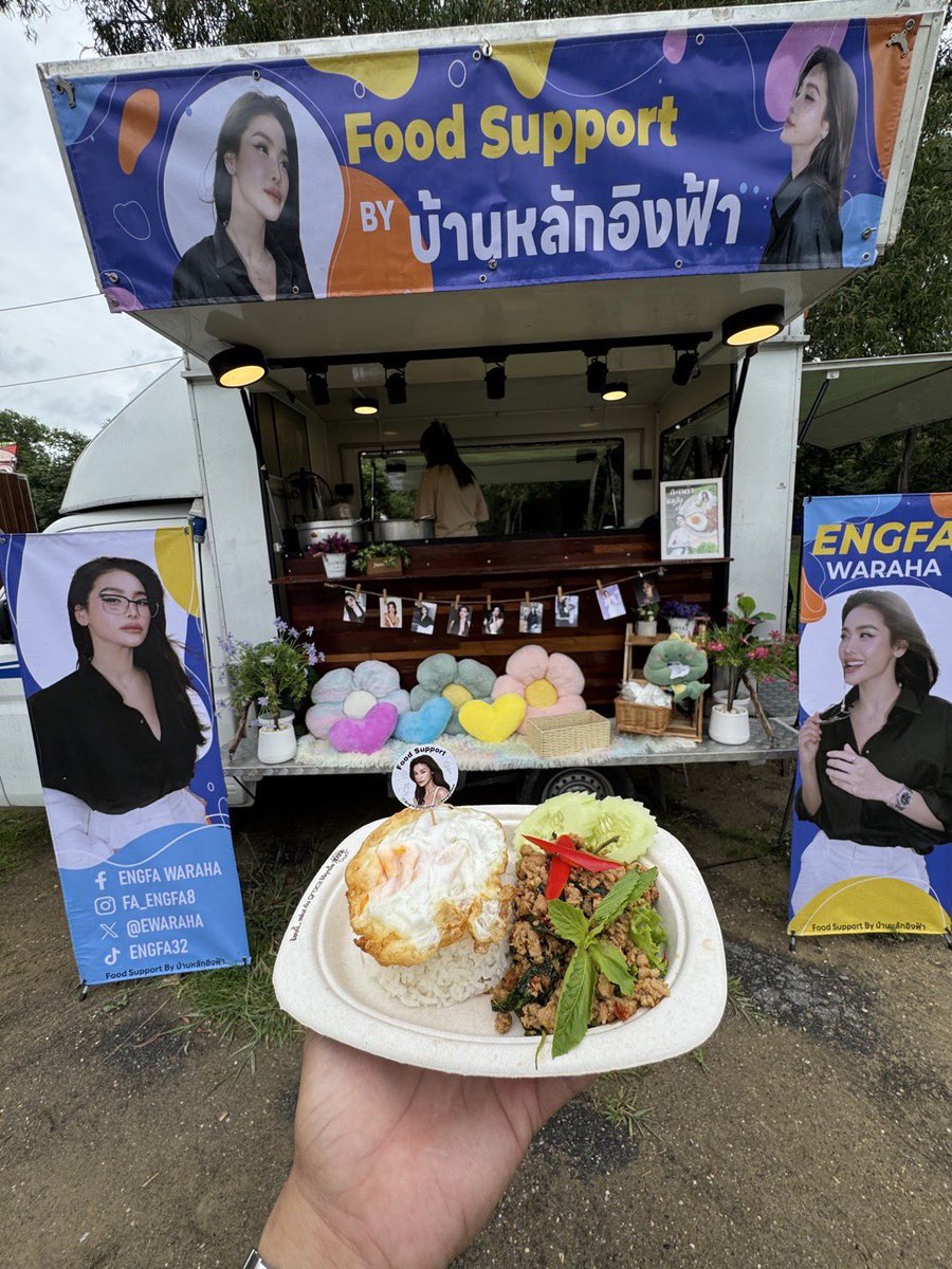 SupportEngfa32's tweet image. แล้วทุกคนมาดูบรรยากาศทุกFood Truckมันน่ากินจังเลยอ่ะโอ้โหยิ่งใหญ่แล้วก็มันดีมากๆมันน่ากินสุดๆเลยอ่ะ🤍
#อิงฟ้ามหาชน @EWaraha