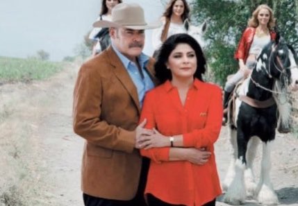 🎶 Habrán pasado los años
Pero el tiempo no ha podido
Hacer que pase lo nuestro 🎵 #ParejaTekila ♾️♥️