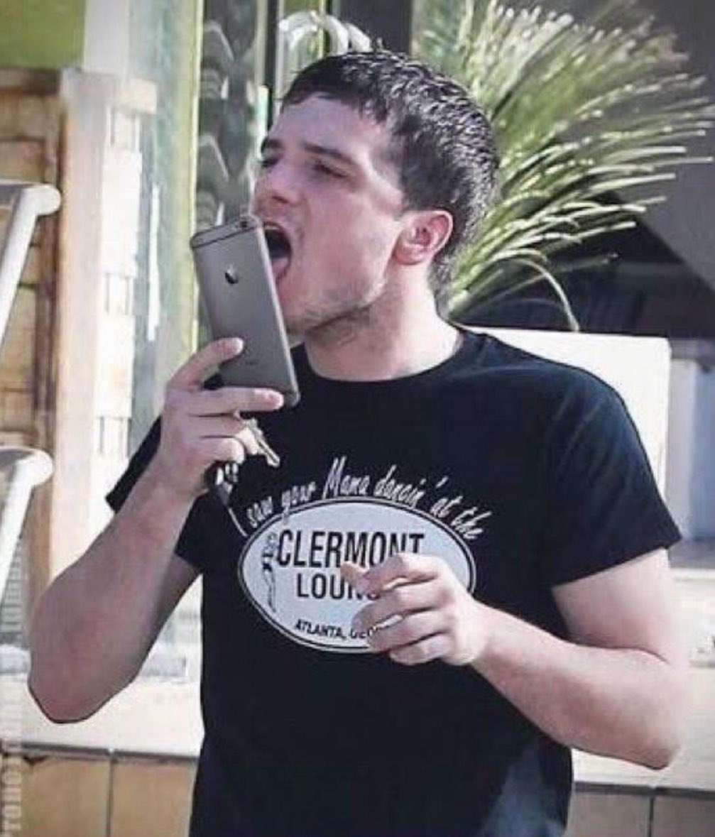 mimsveit's tweet photo. me when i hear ashley’s firework come out of my phone speaker https://t.co/JU8d0vSjC2