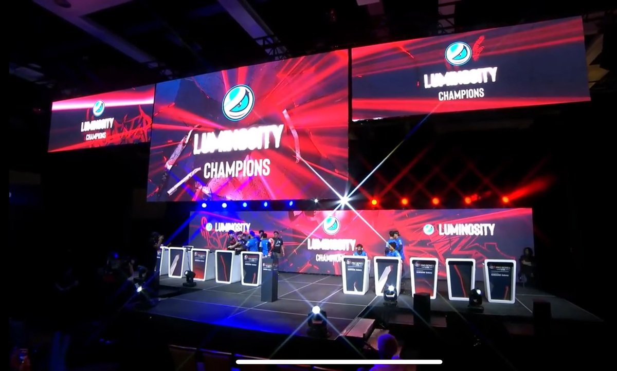 How did Stage 4 go from being a LAN to an unbroadcasted event