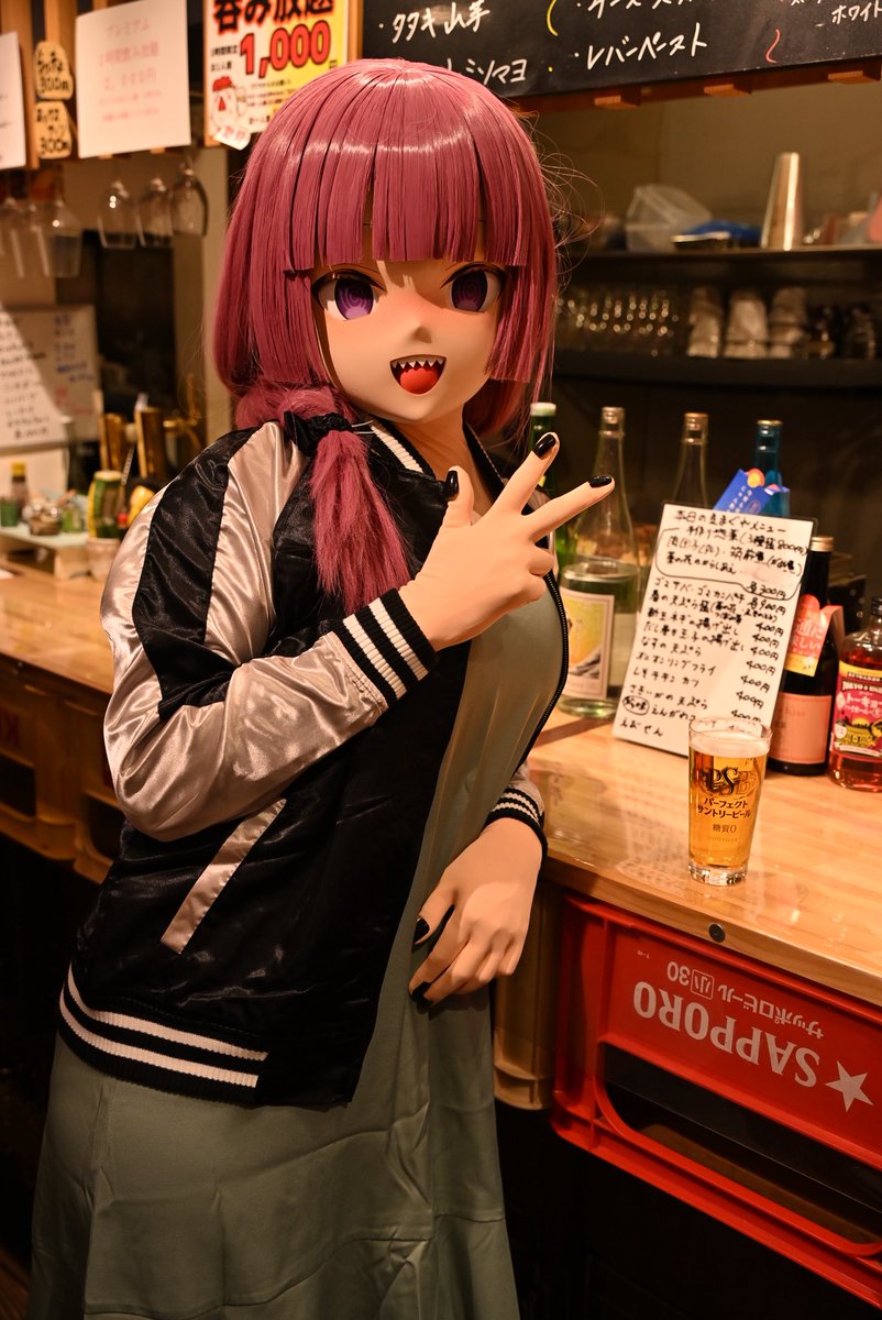 sakura050301's tweet image. 1年前のワンフェスの日、あまりの幕張には行かず炎天下の赤羽で呑んだ（これも死ぬほど暑かった）あと、御徒町の吉池食堂で酒神廣井きくりについて@nonanona33333 と酒と鮨で語り合った結果がこれ。