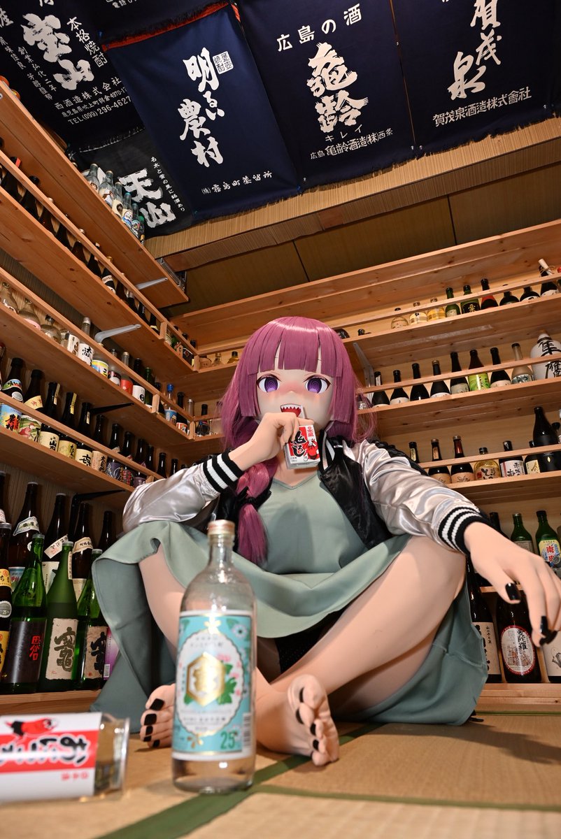 sakura050301's tweet image. 1年前のワンフェスの日、あまりの幕張には行かず炎天下の赤羽で呑んだ（これも死ぬほど暑かった）あと、御徒町の吉池食堂で酒神廣井きくりについて@nonanona33333 と酒と鮨で語り合った結果がこれ。