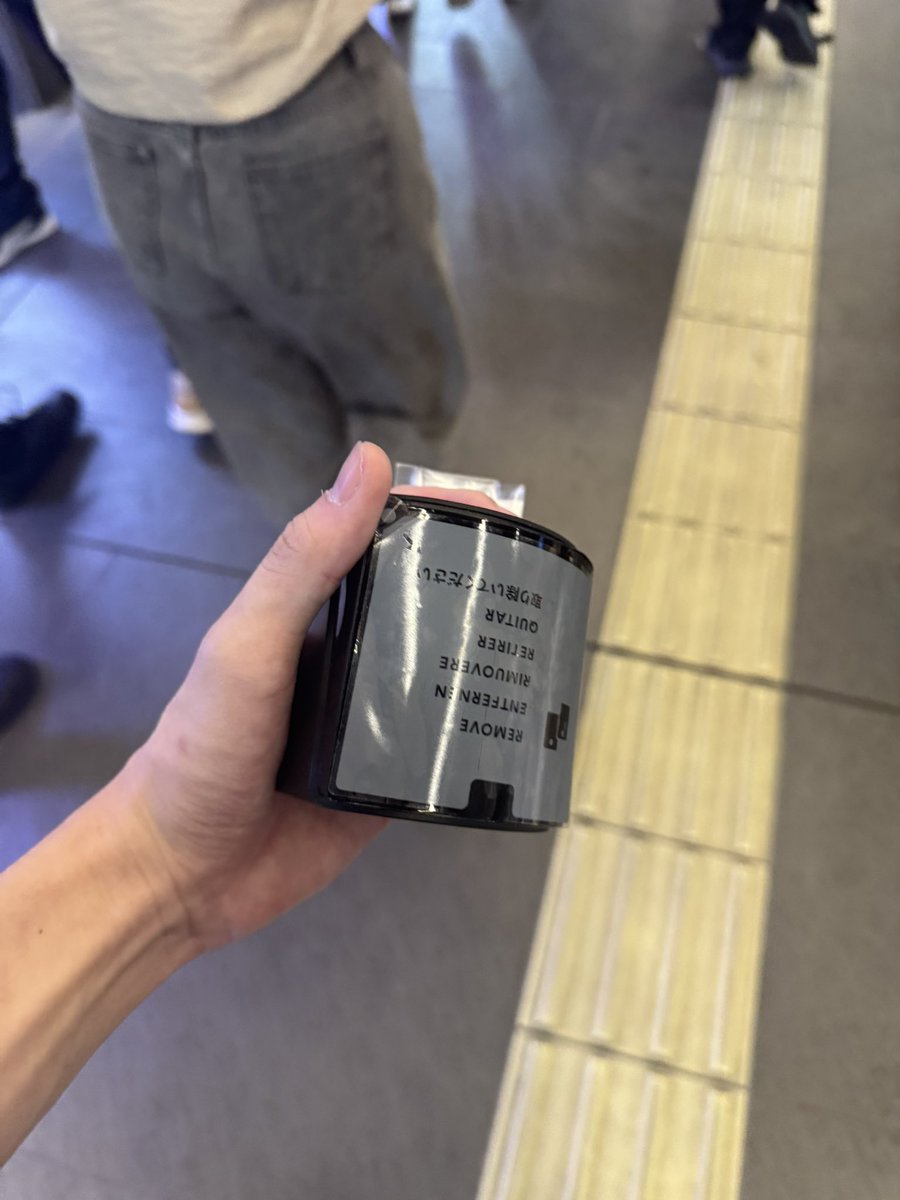 sizukiRS's tweet image. ベースステーション裸で持って歩く異常者になってる