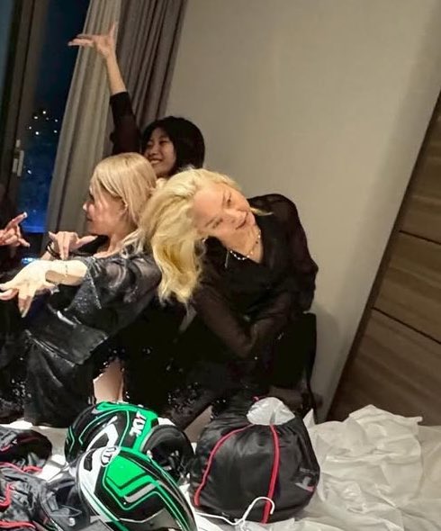 kkyokii's tweet image. 언니 제발 제발요